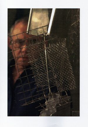 Retrato del autor reflejado en una de sus obras